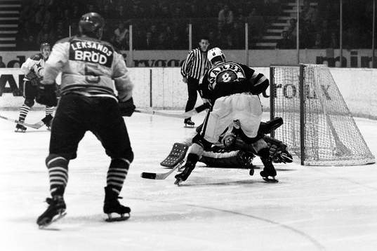 Situation framför leksands målvakt Christer Abrahamsson