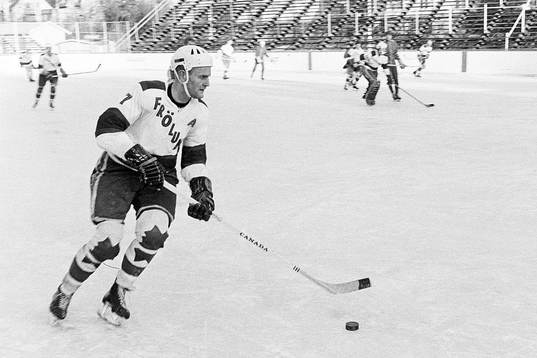 Ulf Sterner med pucken