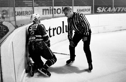En djurgårdsspelare har fått en smäll