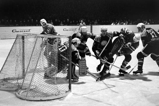 Situation framför William Löfqvist, målvakt i Brynäs