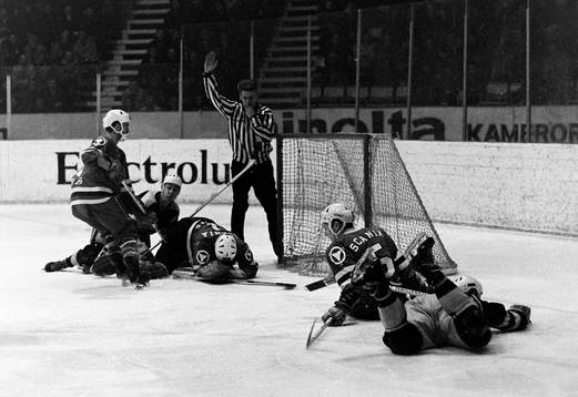 Situation framför Curt Larsson, målvakt i Södertälje