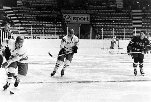 Sovjet med pucken