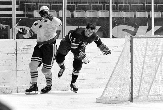 Ulf Sterner i kamp om pucken