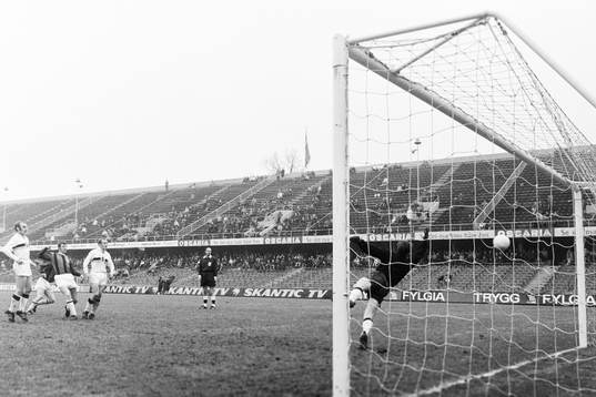 Hans Samuelsson, GAIS kvitterar till 2-2. Leif Hult,