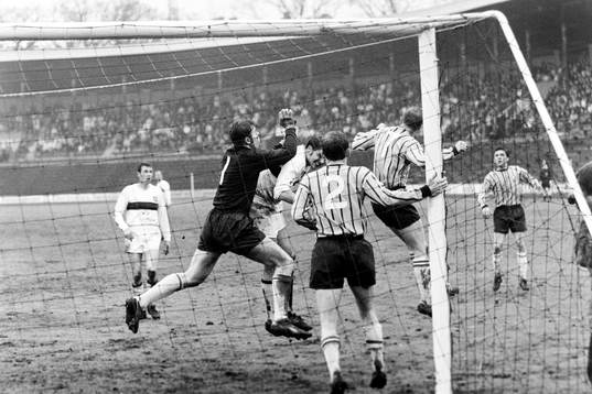 Situation framför djurgårdens målvakt Ronney Pettersson