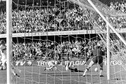 Situation framför AIK:s målvakt Leif Hult