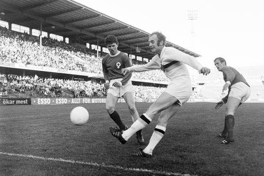 Bo Augustsson, Åtvidaberg oroar Curt Edenvik, AIK