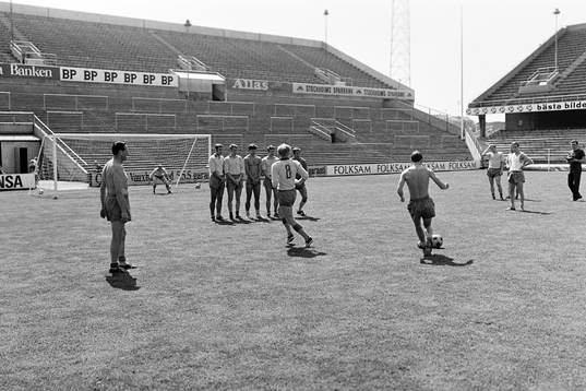 Bläddra bland fler bilder av Fotboll, Sverige, Träning