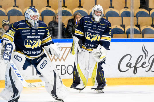  HV71s målvakt Olof Glifford och målvakt Filip Karlsson