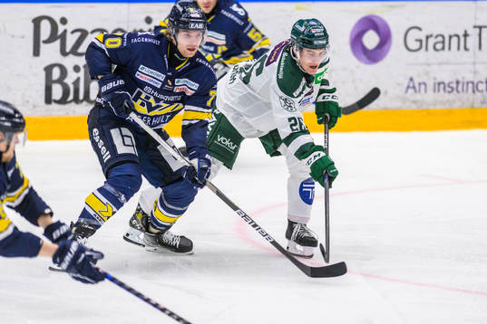 HV71s Marcus Davidsson  och Färjestads Mattias Göransson