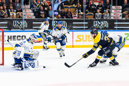 s Anthony Camara oroar framför Leksands målvakt Axel Brage