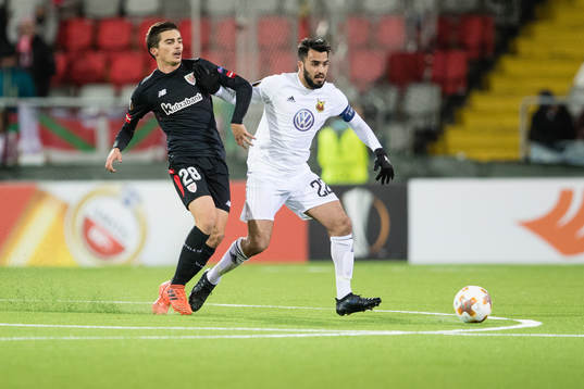 Östersunds Brwa Nouri mot Athletic Bilbaos Inigo Cordoba