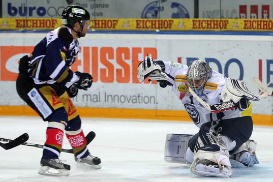 Bläddra bland fler bilder av Ishockey, NLA, EV Zug - HC Ambri-Piotta