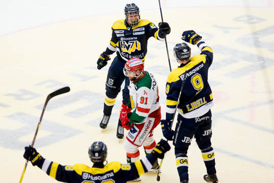 s David Gustafsson och Victor Ejdsell jublar