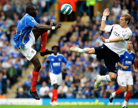Portsmouth, Djimi Traore och  Christian Wilhelmsson, Bolton