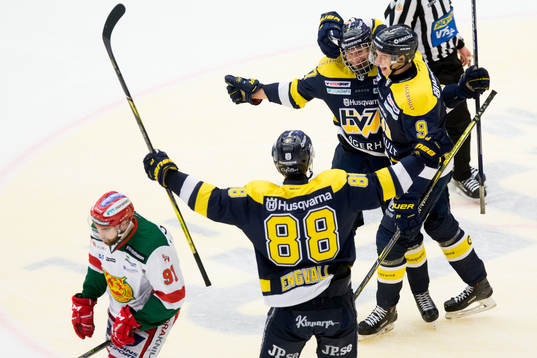 s David Gustafsson, Victor Ejdsell och Pierre Engvall jublar