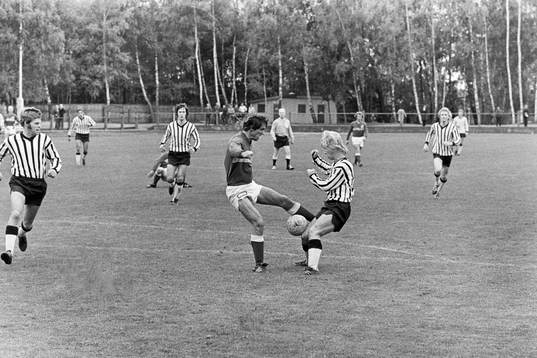 Bennis Jönsson, Hässleholm i kamp om bollen