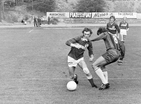 Mats Flink, Hässleholm tar sig förbi en skogenspelare