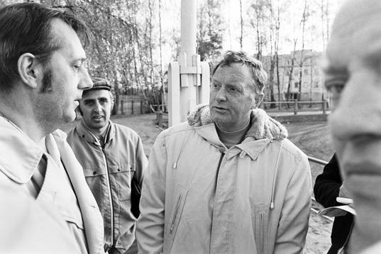 Halmstads tränare Sven-Agne Larsson framför Matyas Tihanyi