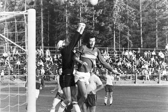 Hässleholms Alf Jönsson oroar halmias målvakt