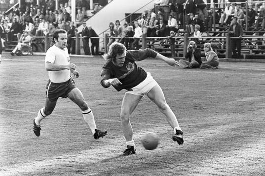 Hässleholms Mats Flink med bollen