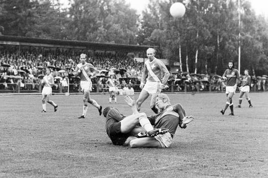 Hässleholms Jan Holmqvist kolliderar med kristianstads