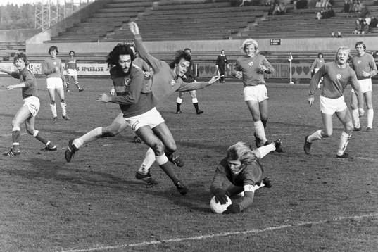 Alf Jönsson, Hässleholm framför halmstads målvakt