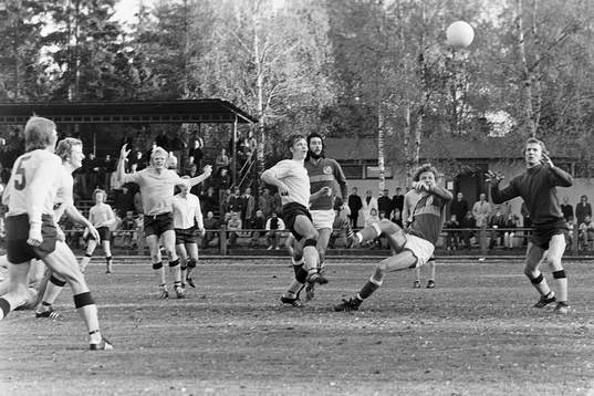 Lennart Larsson, Hässleholm framför grimsås målvakt
