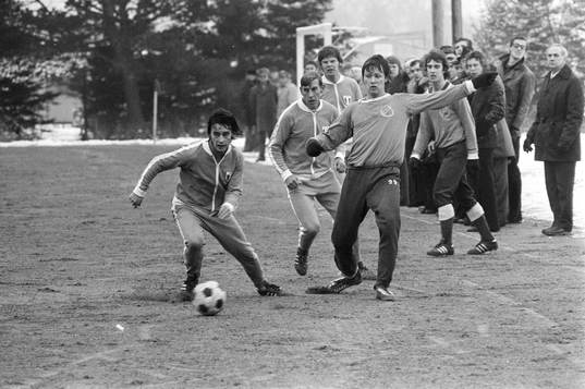 Tommy Andersson, Malmö med bollen och Lennart Larsson,