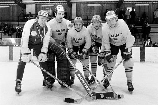 Kjell Svensson, förbundskapten, Curt Larsson, målvakt,