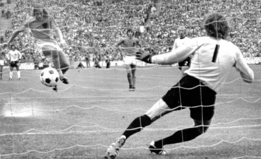 Johan Neeskens, Holland och Sepp Maier, Västtyskland