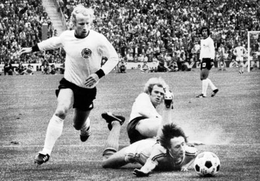 Uli Hoeness, Västtyskland fäller Johann Cruyff, Holland