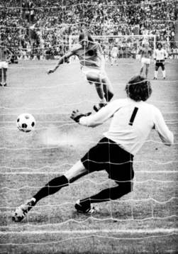 Johan Neeskens, Holland och Sepp Maier, Västtyskland