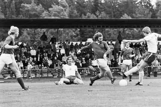 Kaj Lindhe, Hässleholm i kamp om bollen