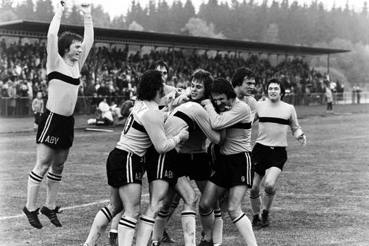 Arnold Kroon, Hässleholm gör 1-0 och jubel i Hässleholm