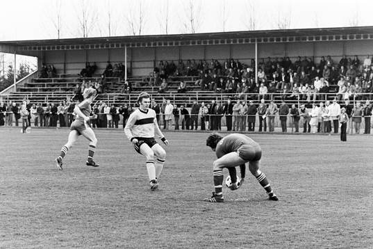 Arnold Kroon, Hässleholm framför kalmars målvakt Tony