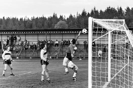 Bläddra bland fler bilder av Fotboll, Div 2 södra, IFK Hässleholm - Jönköping, 1-0