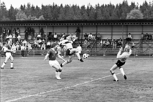 Magnus Eek, Hässleholm fri med jönköpings målvakt