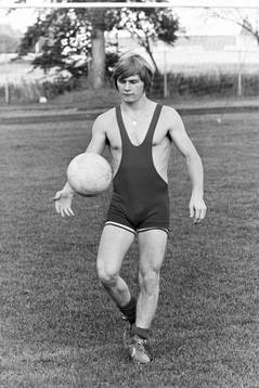 Mats Friberg, aktiv i både brottning och fotboll