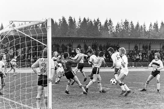 Situation framför hässleholms målvakt Lars Nordin