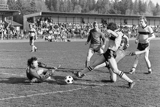 Bertil Arnesson, Hässleholm oroar karlskogas målvakt