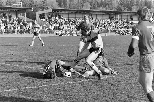 Bertil Arnesson, Hässleholm oroar karlskogas målvakt