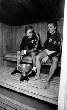 Rutger Backe och Sigge Johansson med pokalen