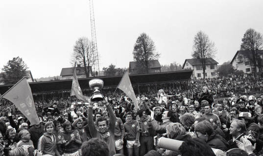 Pokal, jubel, glädje