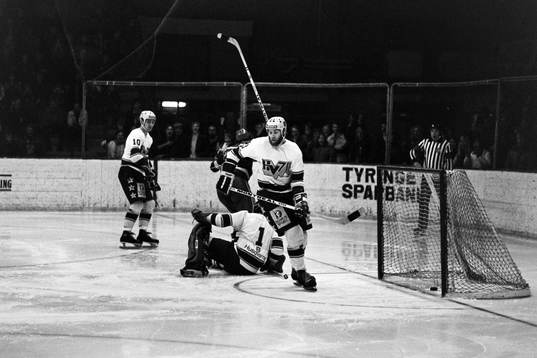 Bläddra bland fler bilder av Ishockey, Div 1 södra, Tyringe - HV71, 5-3