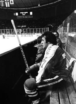 Phil Esposito, Kanada i utvisningsbåset