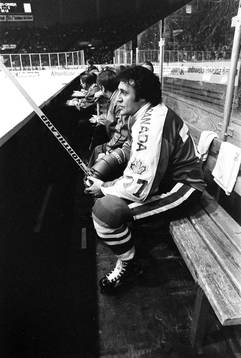 Phil Esposito, Kanada i utvisningsbåset
