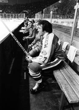 Phil Esposito, Kanada i utvisningsbåset