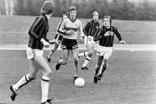 Lars Larsson, Hässleholm omgiven av gaisspelare