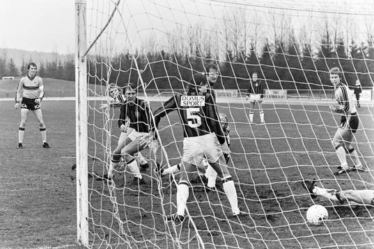 Sven Bertilsson gör 1-0 till Hässleholm
